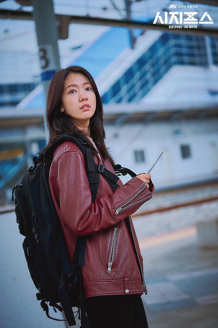 地表最強女主角《薛西佛斯的神話》朴信惠！盤點她在劇中數款造型，軍風潮流成時尚寵兒